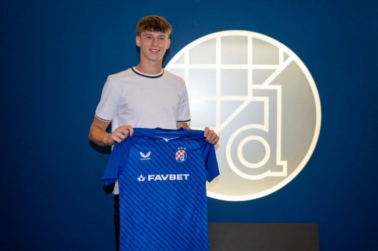 踢球者：萨尔茨堡和国米抢17岁后卫亚基罗维奇，开出数百万欧报价