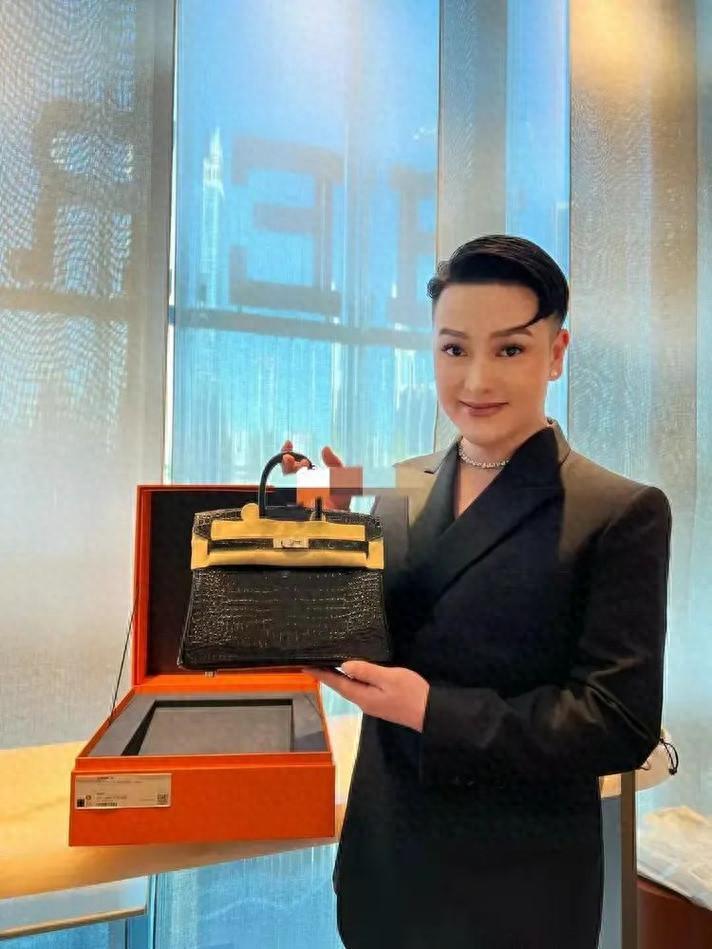 咪咕高清视频-人民日报怒批！炫富、偷税749万、跑国外，现又来“割内地韭菜”